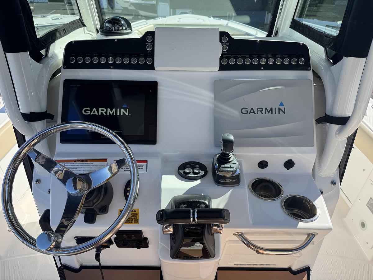 Used 2019 Everglades 273 Center Console