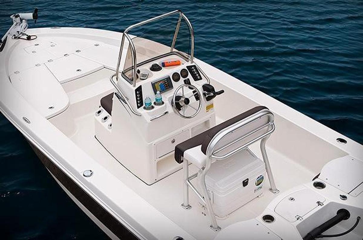 Used 2014 Robalo 206 Cayman