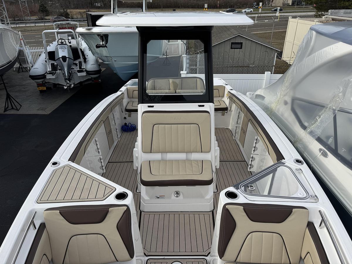 Used 2025 Yamaha Boats 255 FSH Sport H