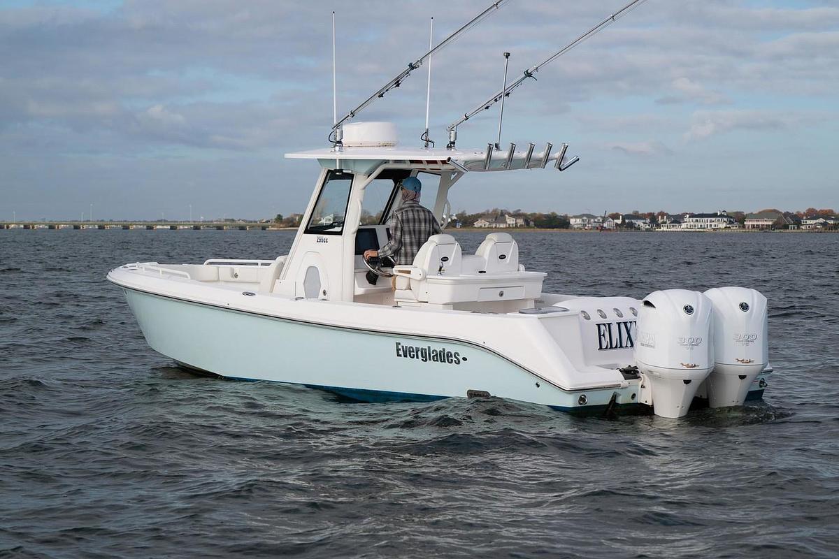 Used 2019 Everglades 295 Center Console