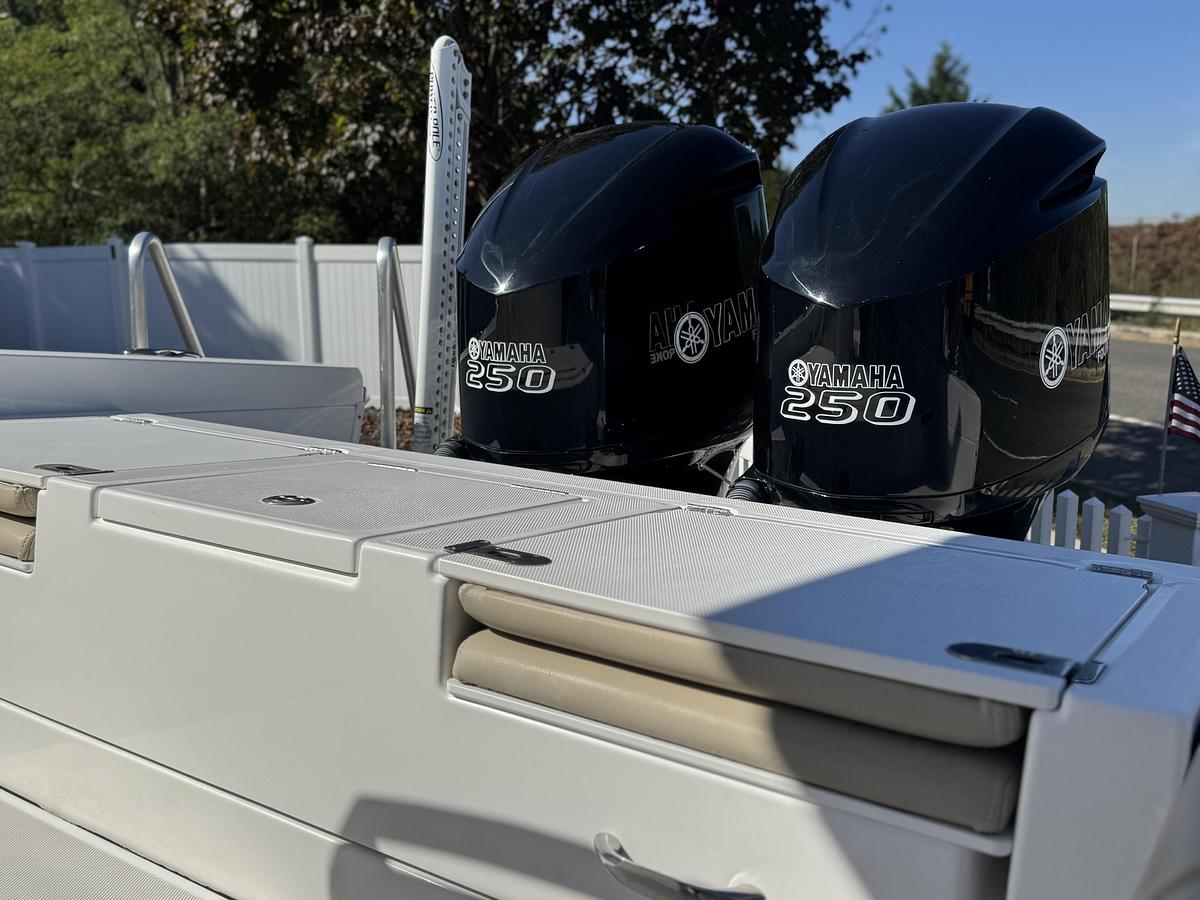 Used 2019 Everglades 273 Center Console