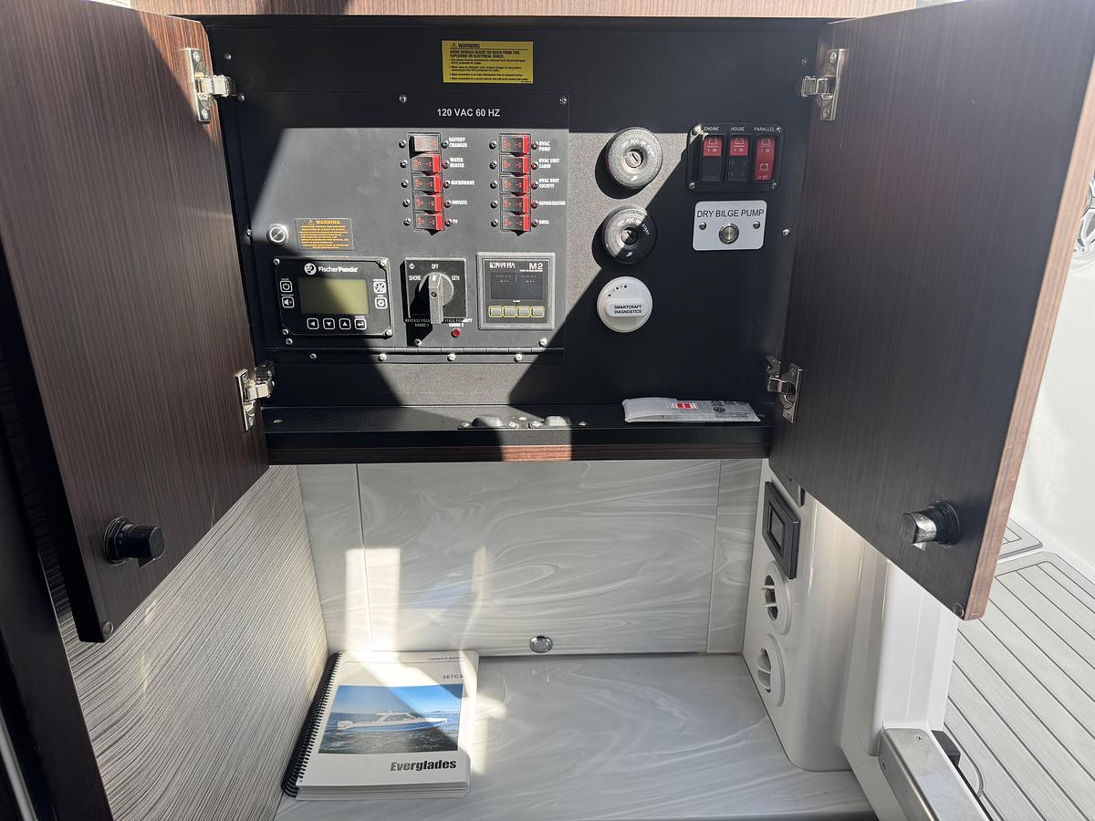 2026 Everglades 367CX