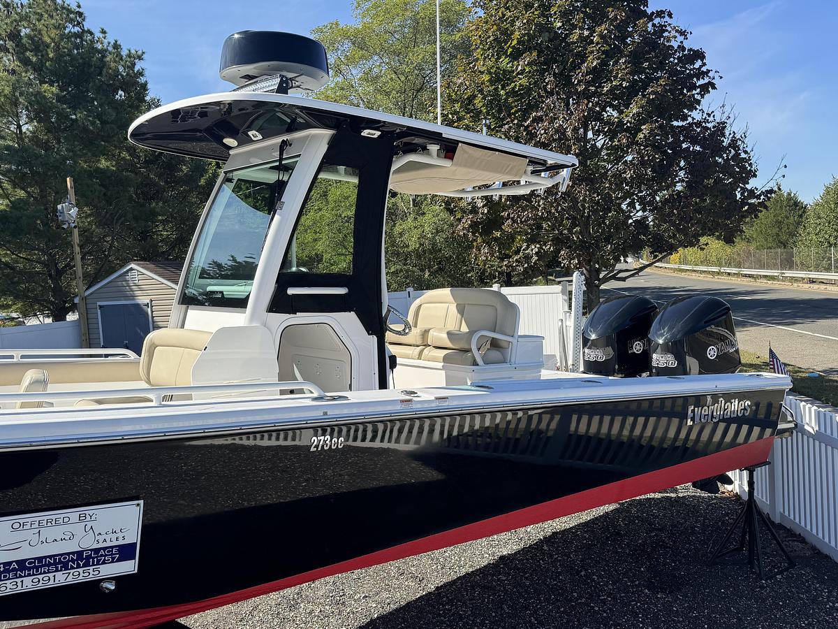 Used 2019 Everglades 273 Center Console