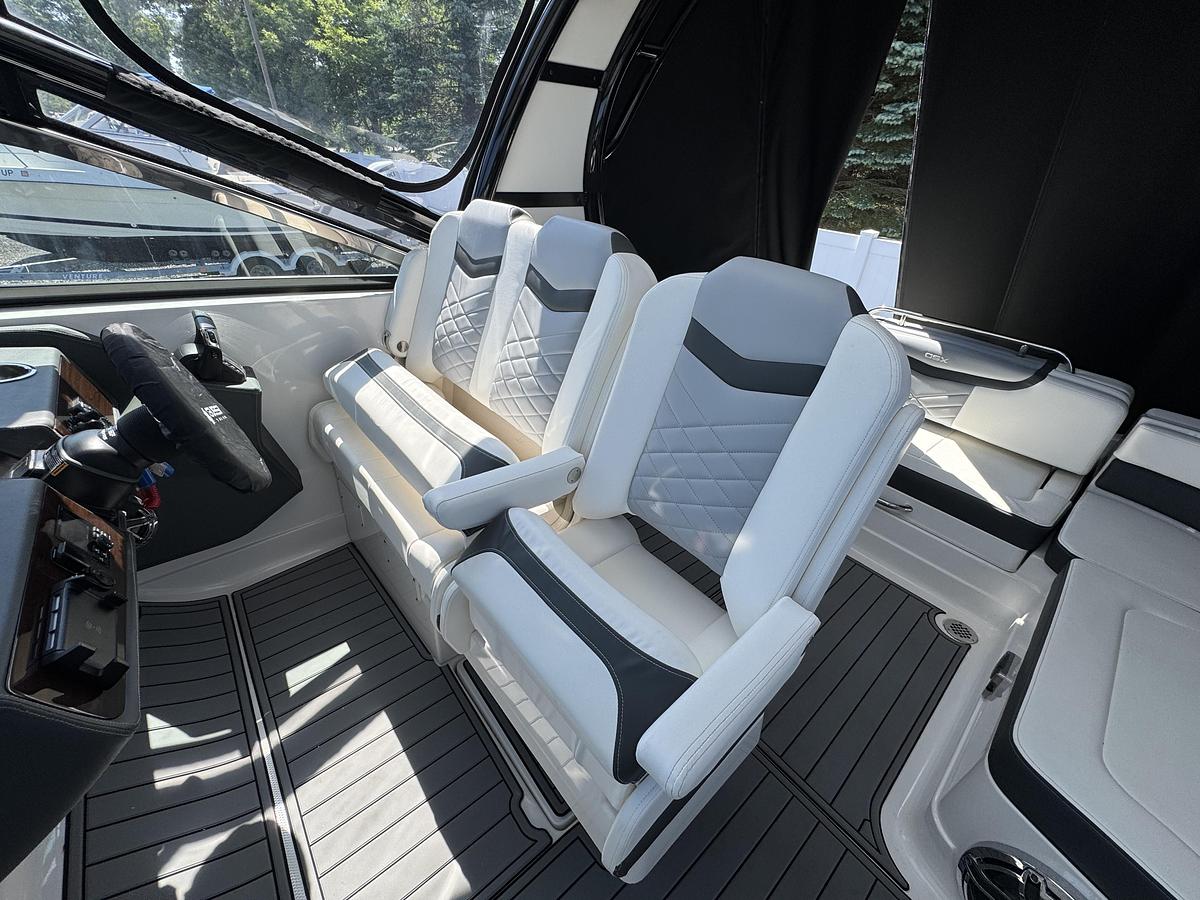 Used 2023 Chaparral 280 OSX