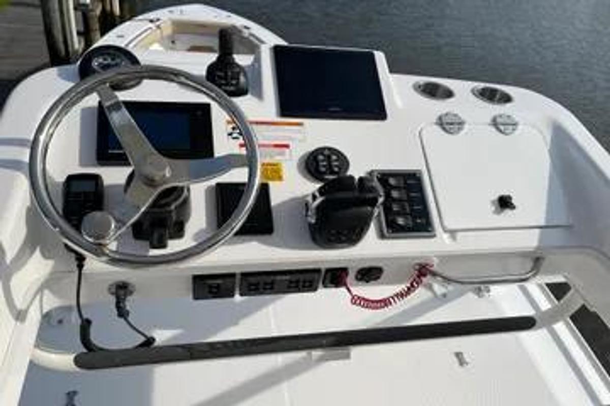 Used 2019 Everglades 435 Center Console