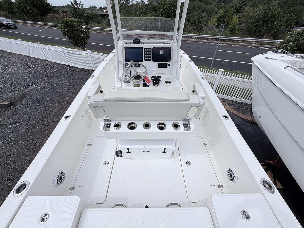 2027 World Cat 235HB