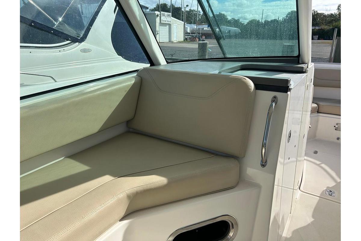 Used 2015 Pursuit DC 325 Dual Console