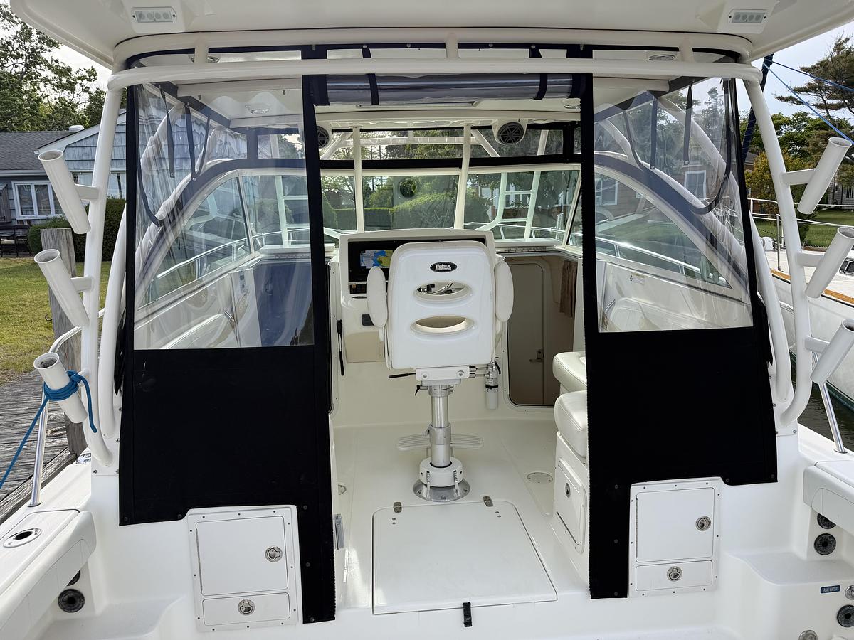 Used 2016 World Cat 320EC
