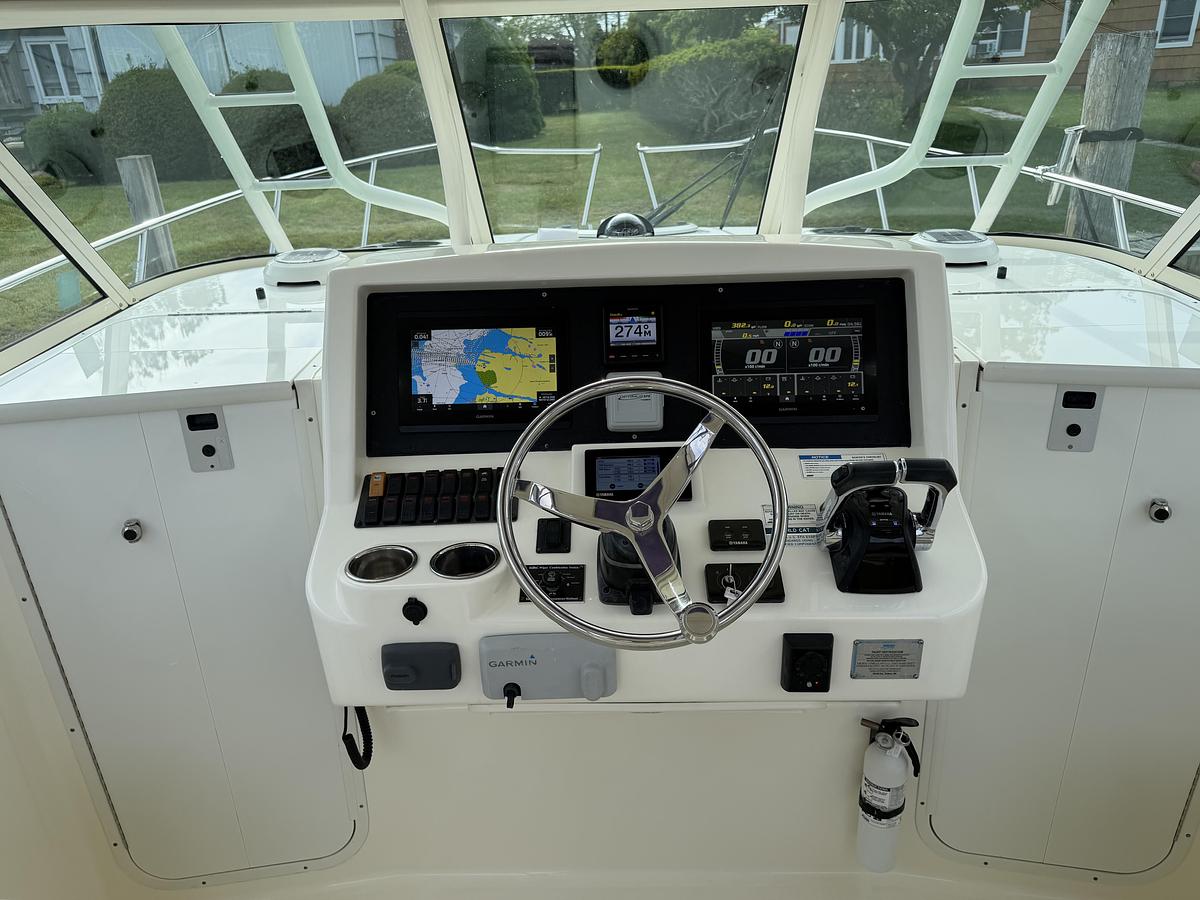 Used 2016 World Cat 320EC