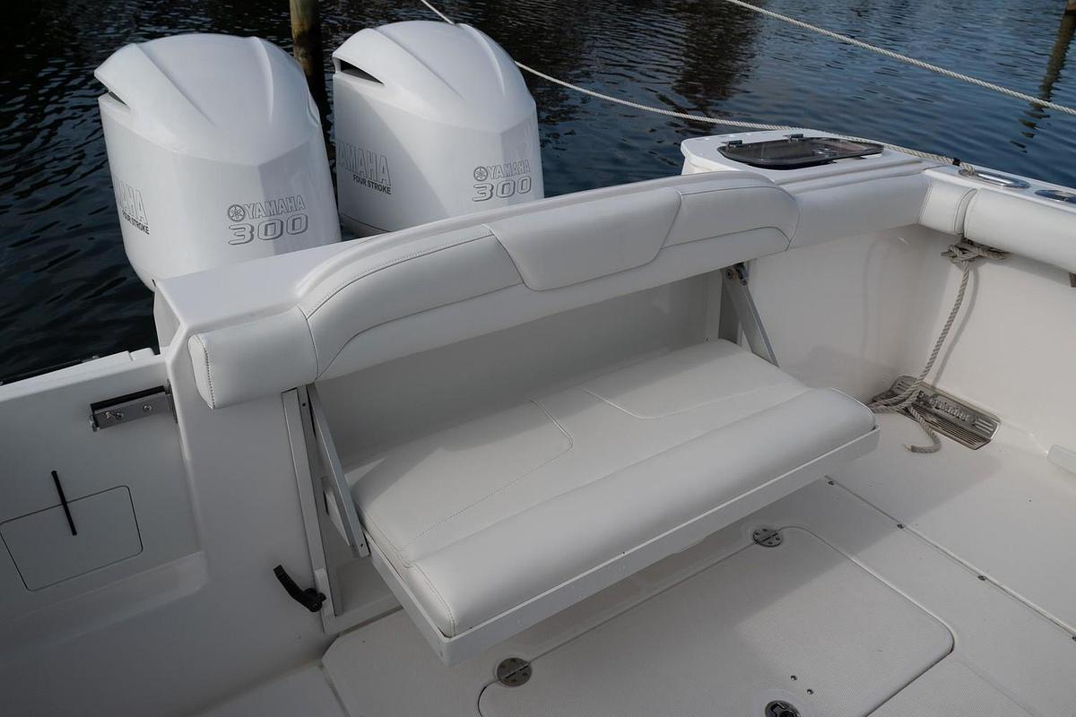 Used 2019 Everglades 295 Center Console