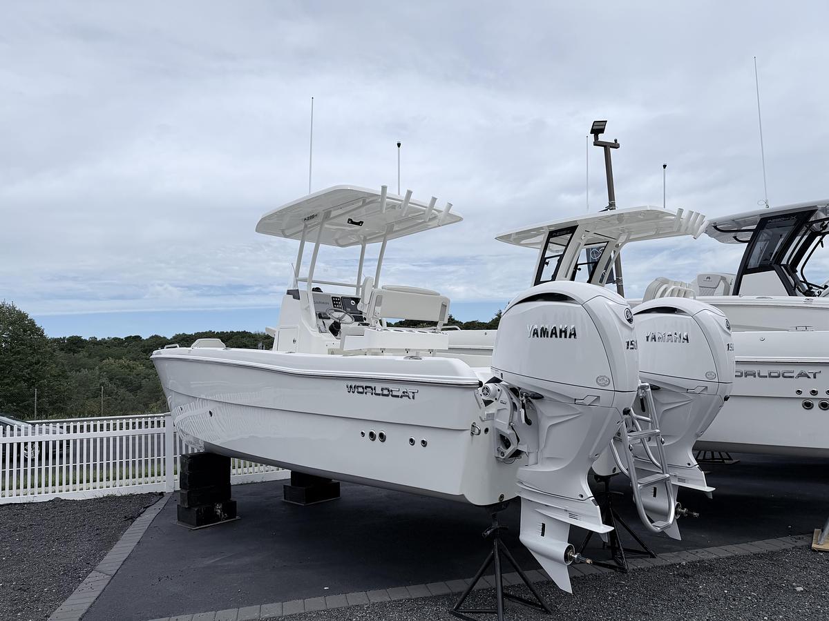 2027 World Cat 235HB