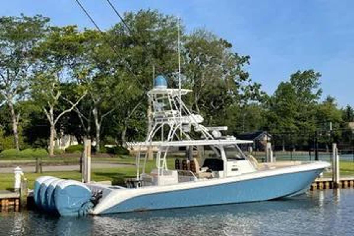 Used 2019 Everglades 435 Center Console
