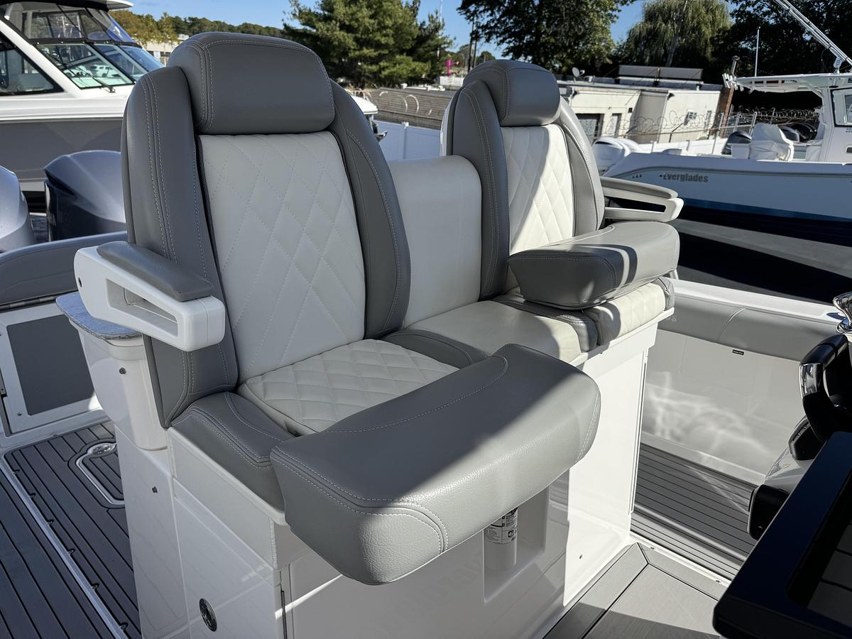 Used 2021 Everglades 295 Center Console