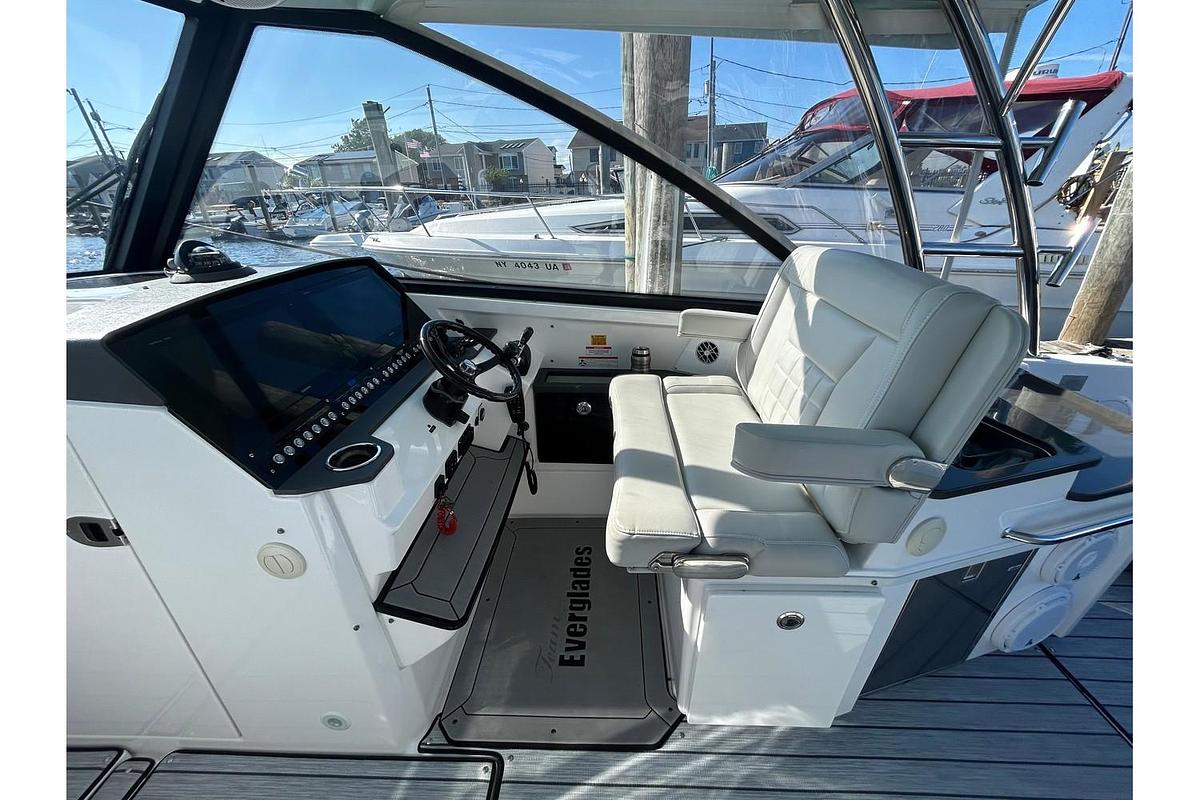 Used 2019 Everglades 340DC