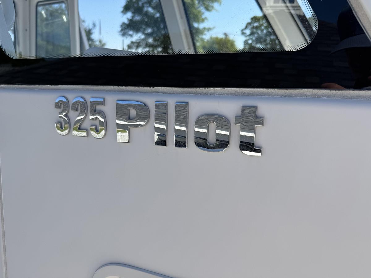 Used 2012 Everglades Boats 325 Pilot