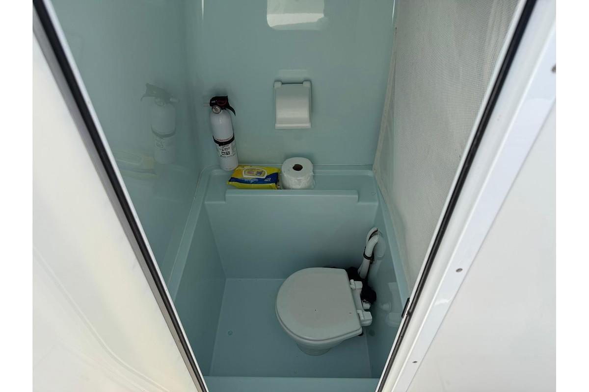 Used 2010 Contender 25 Open