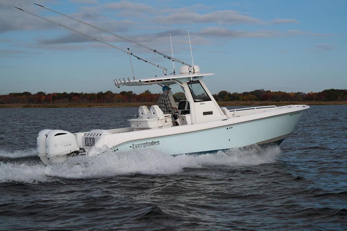 Used 2019 Everglades 295 Center Console