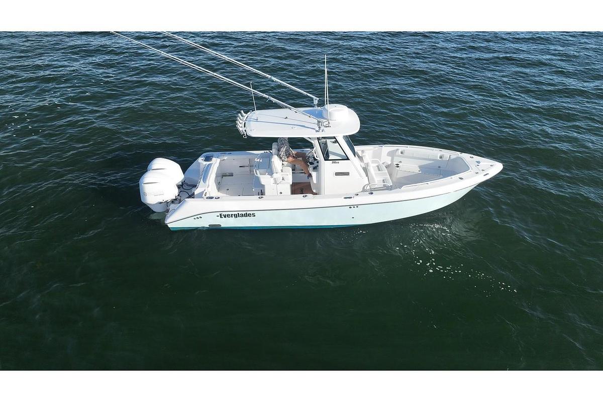 Used 2019 Everglades 295 Center Console