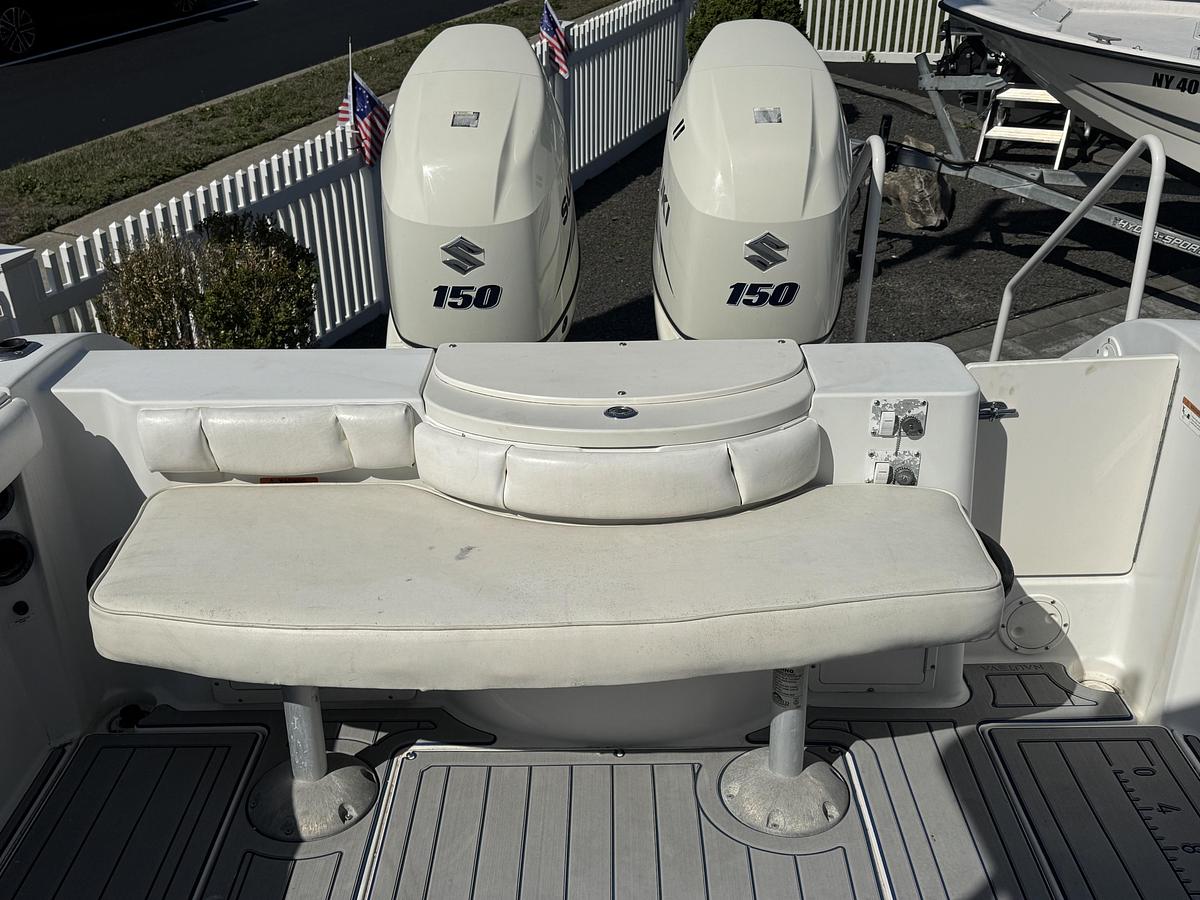 Used 2004 Seaswirl Striper 2601