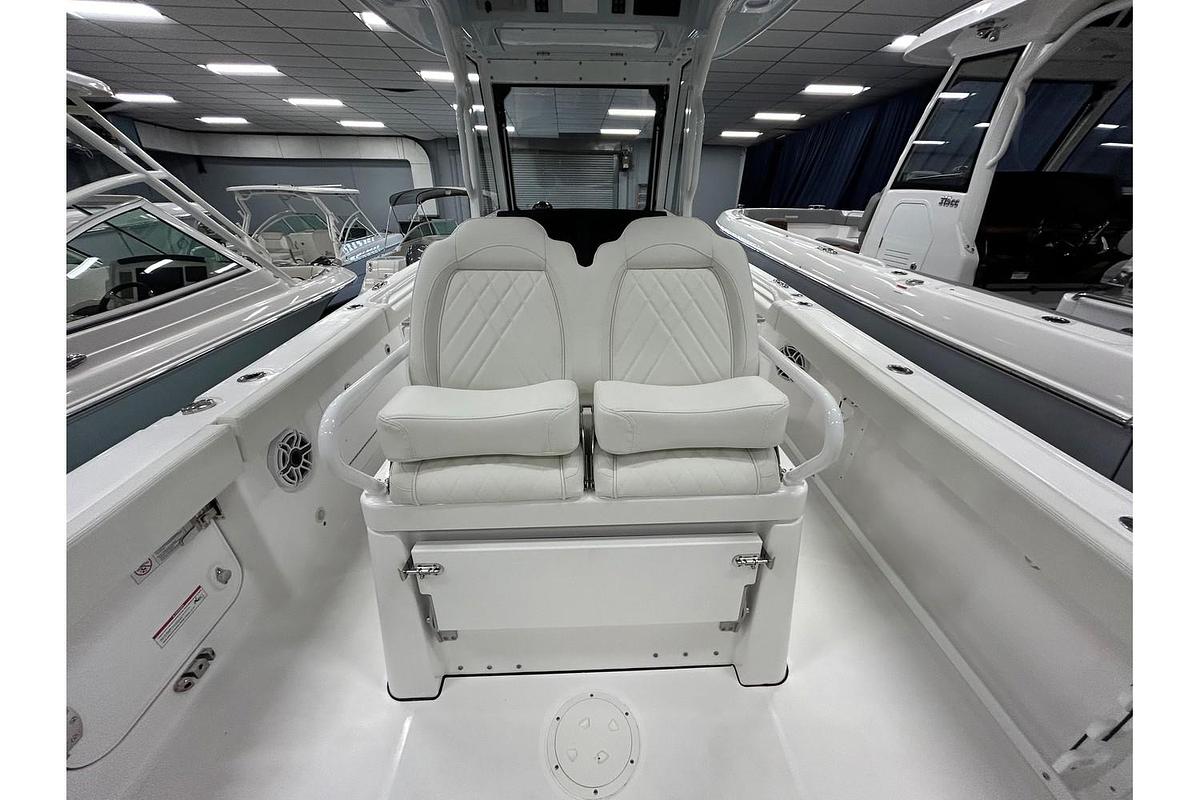 2024 Everglades 285 Center Console