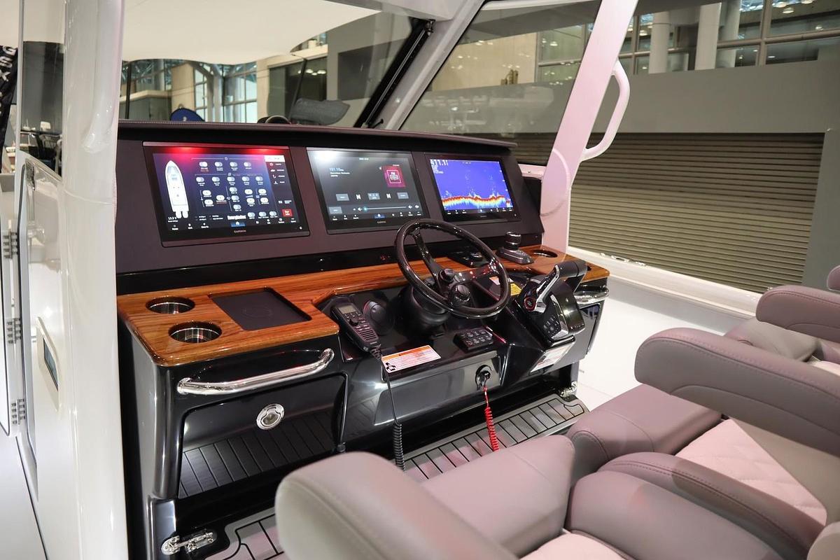 2025 Everglades 395 Center Console