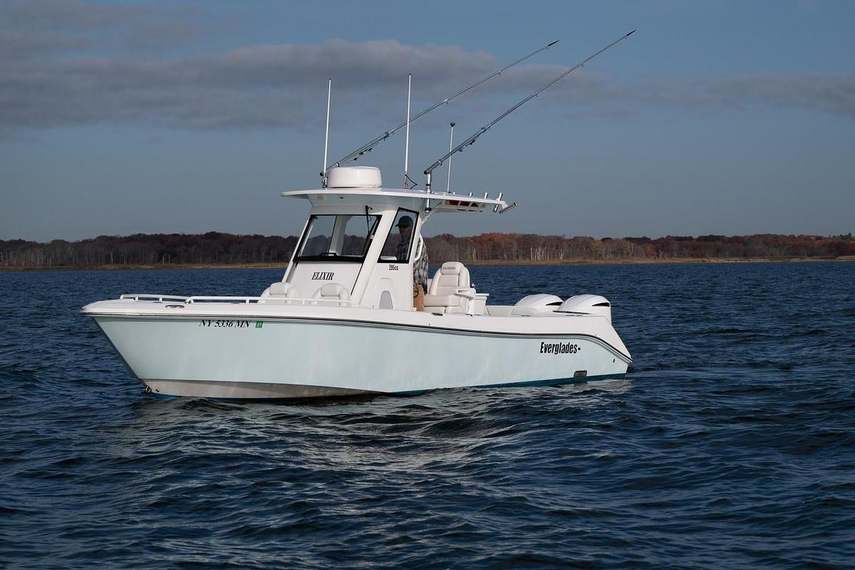 Used 2019 Everglades 295 Center Console