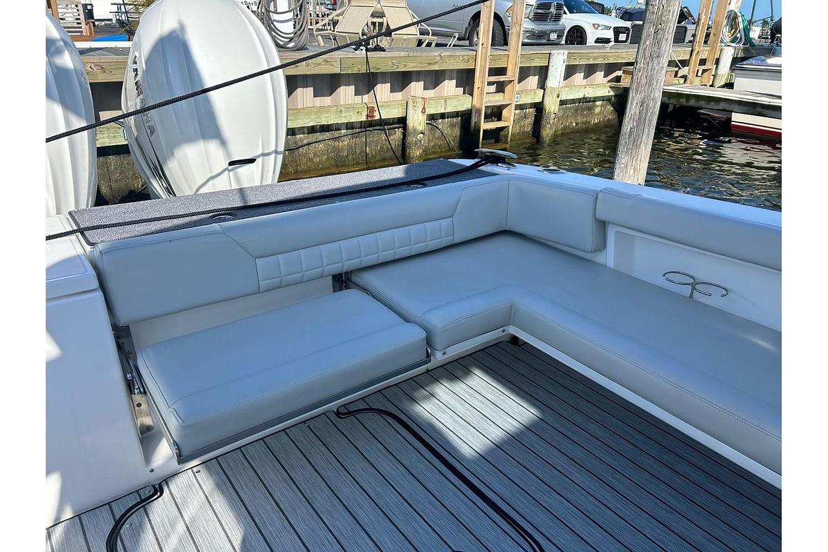 Used 2019 Everglades 340DC