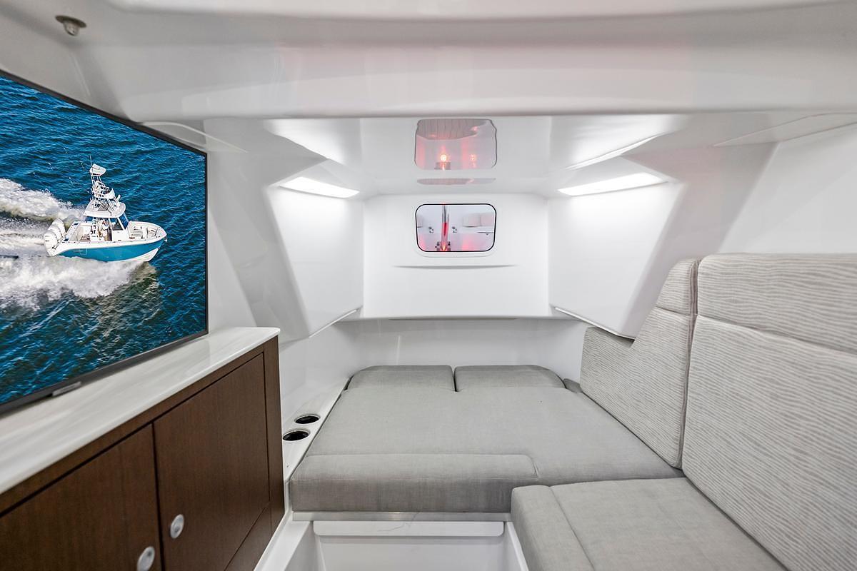 2025 Everglades 375 Center Console