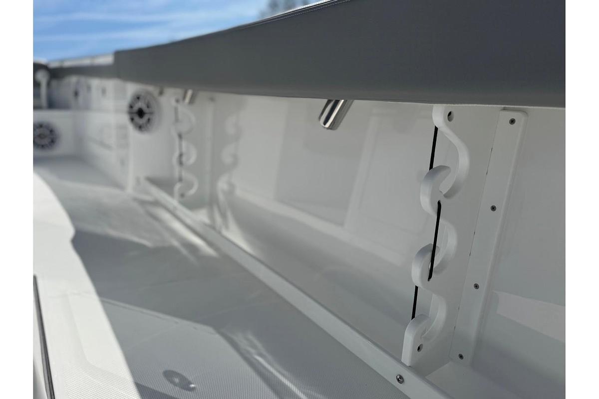 2025 Everglades 285 Center Console