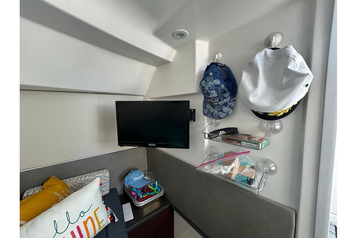 Used 2019 Everglades 340DC