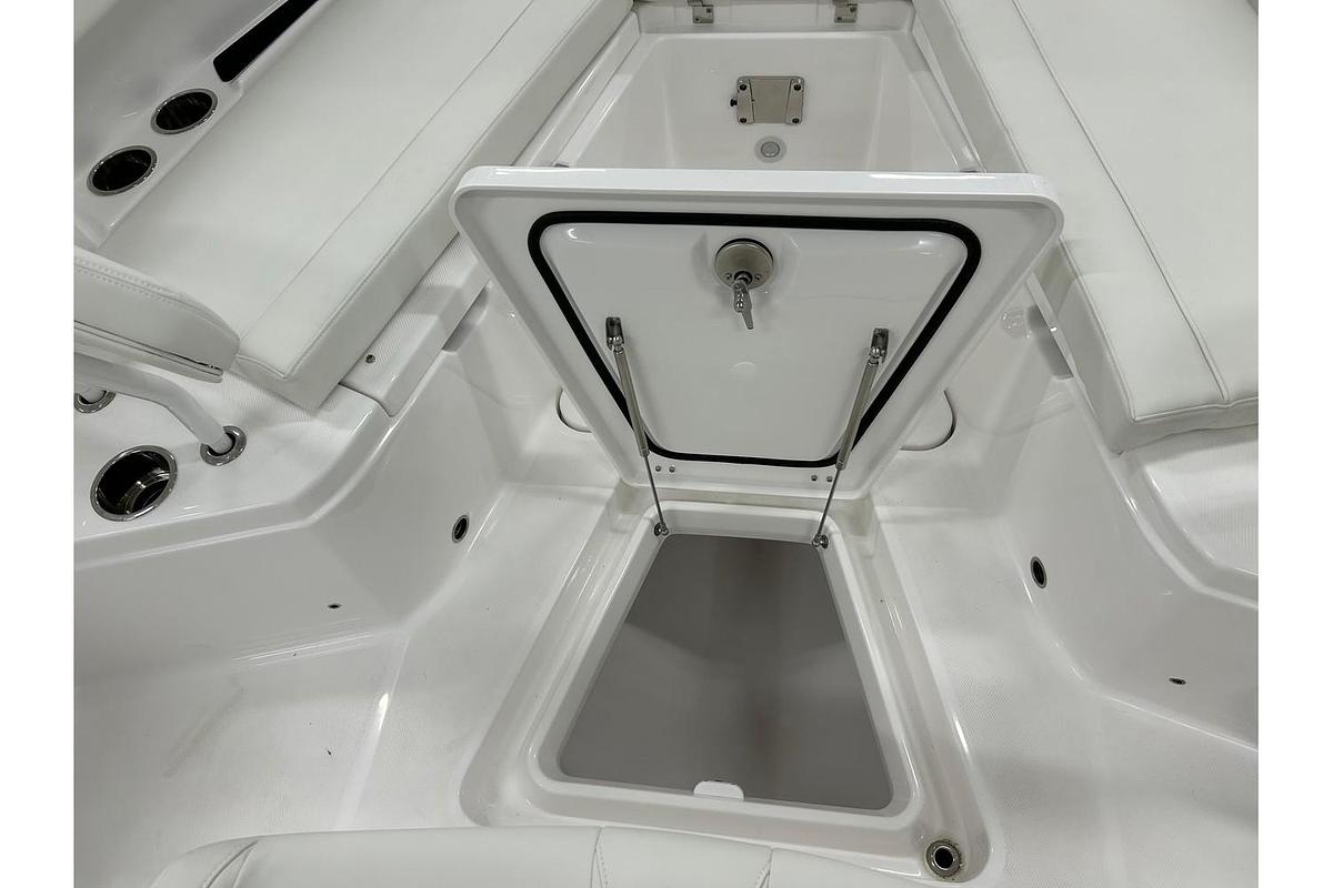 2024 Everglades 285 Center Console