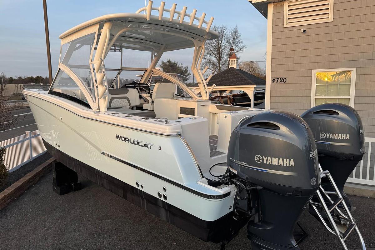 Used 2023 World Cat 280 DC-X