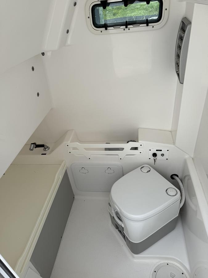 Used 2016 Everglades 255cc