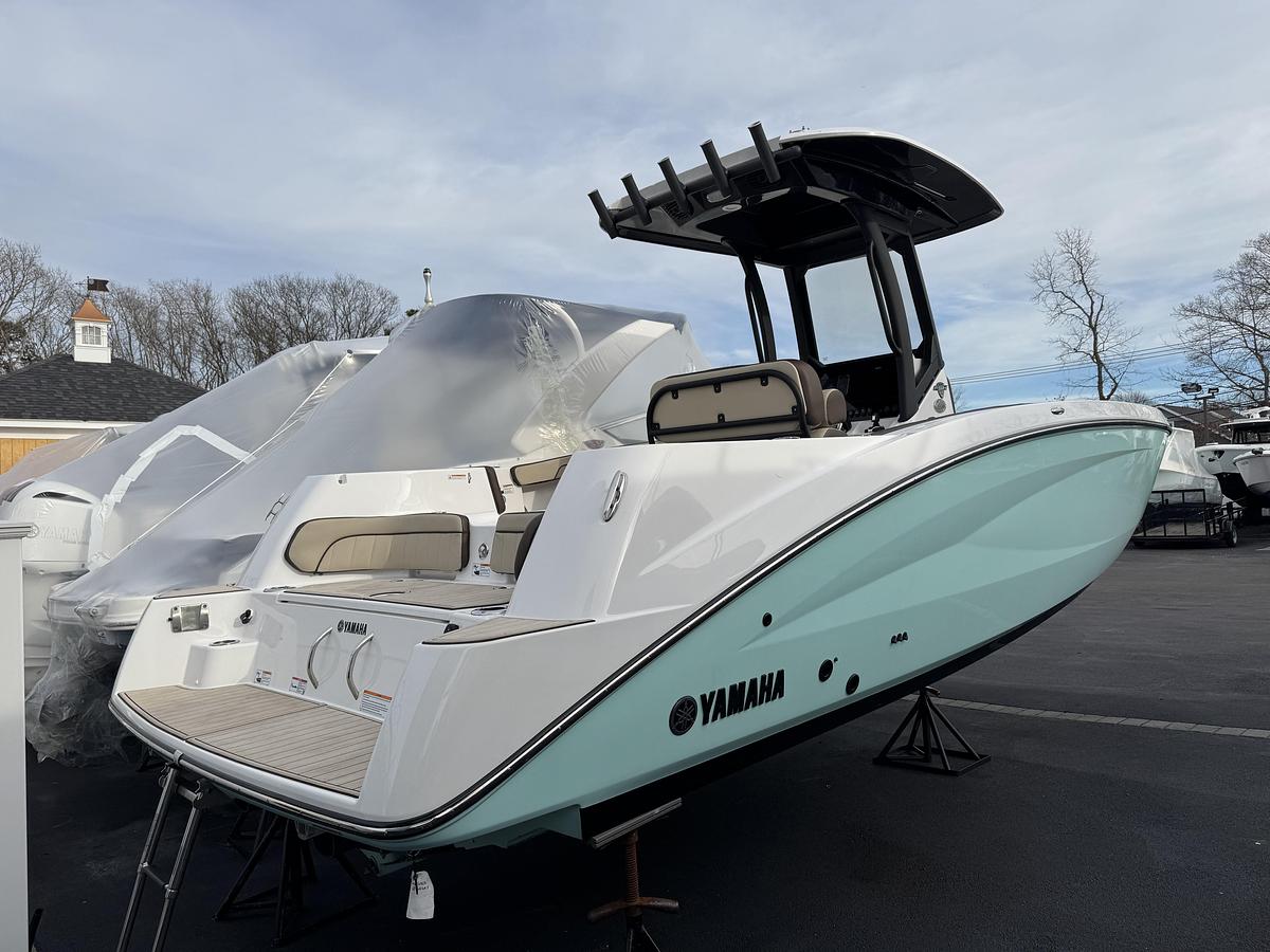 Used 2025 Yamaha Boats 255 FSH Sport H