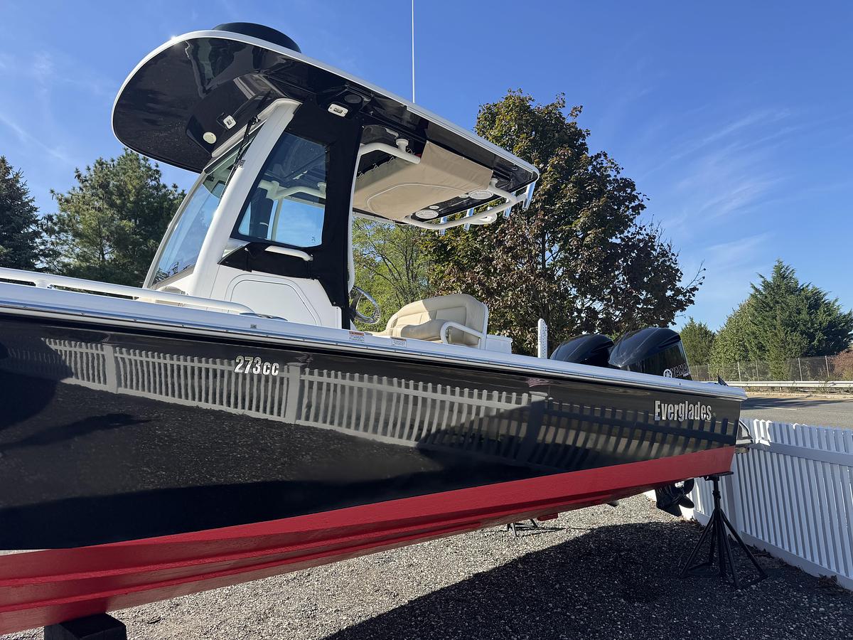 Used 2019 Everglades 273 Center Console