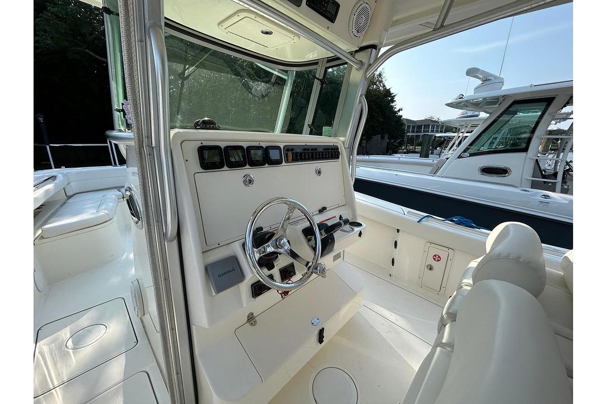 Used 2012 World Cat 320 CC