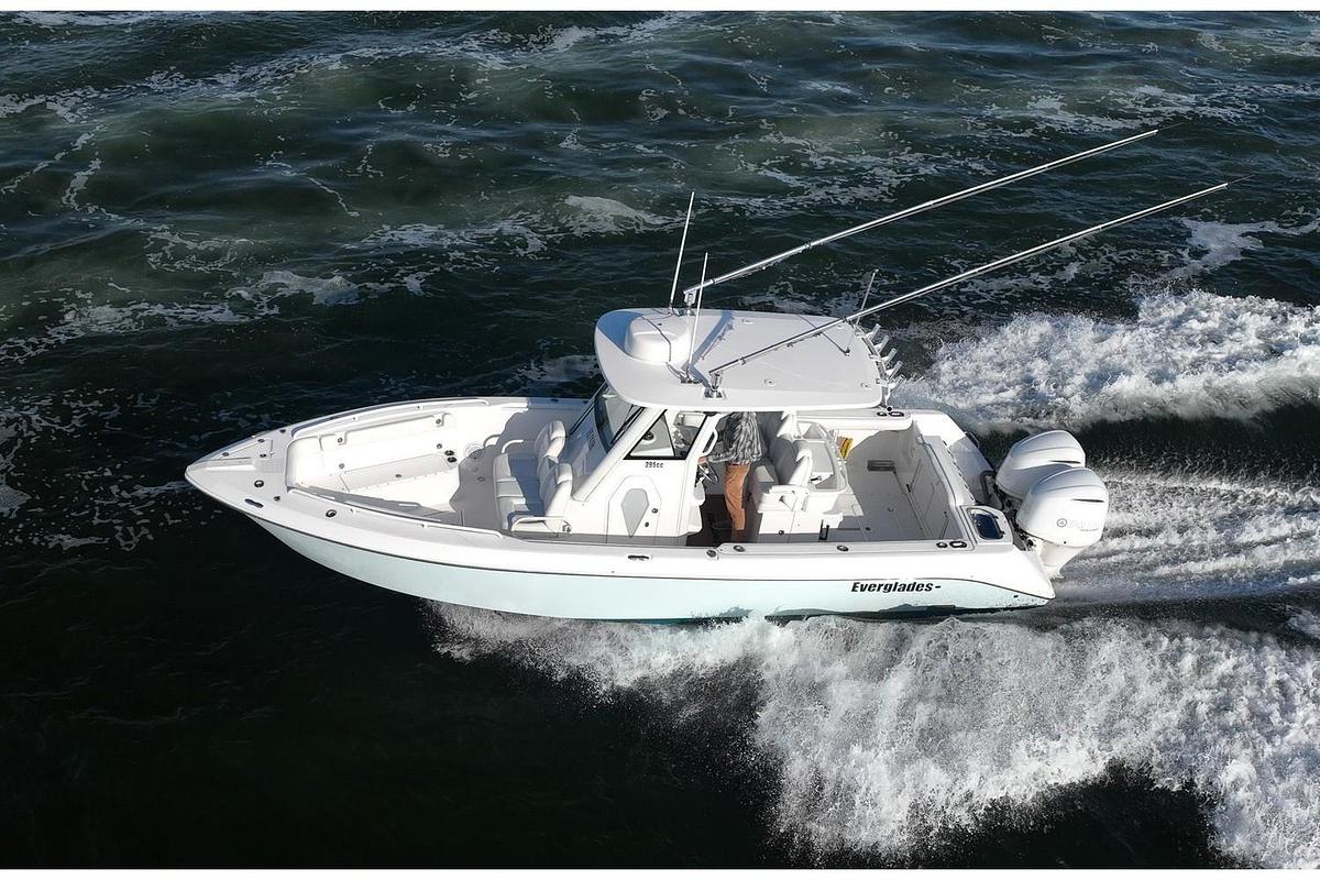 Used 2019 Everglades 295 Center Console