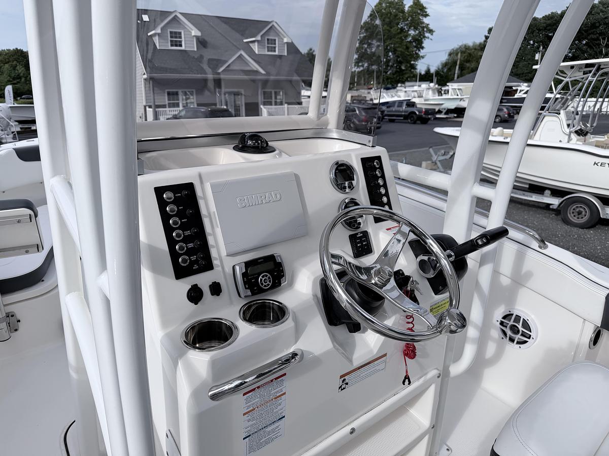 Used 2022 Robalo R222 Explorer