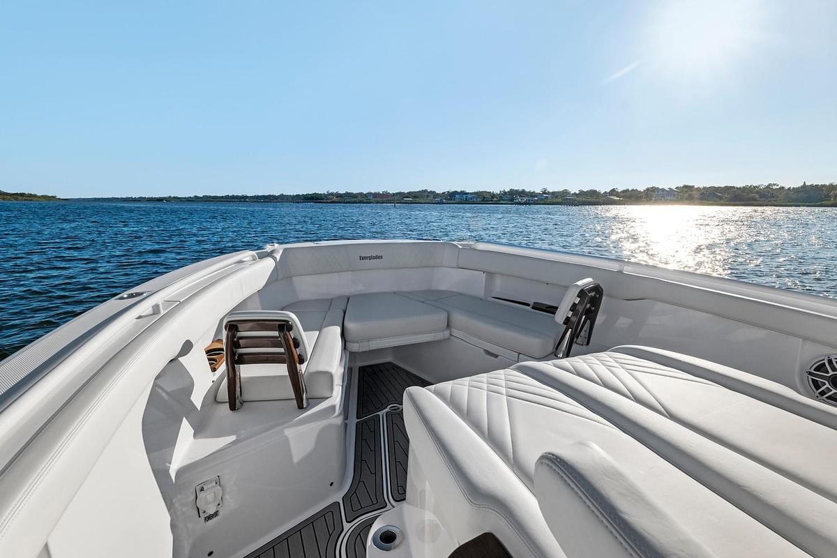 2025 Everglades 375 Center Console