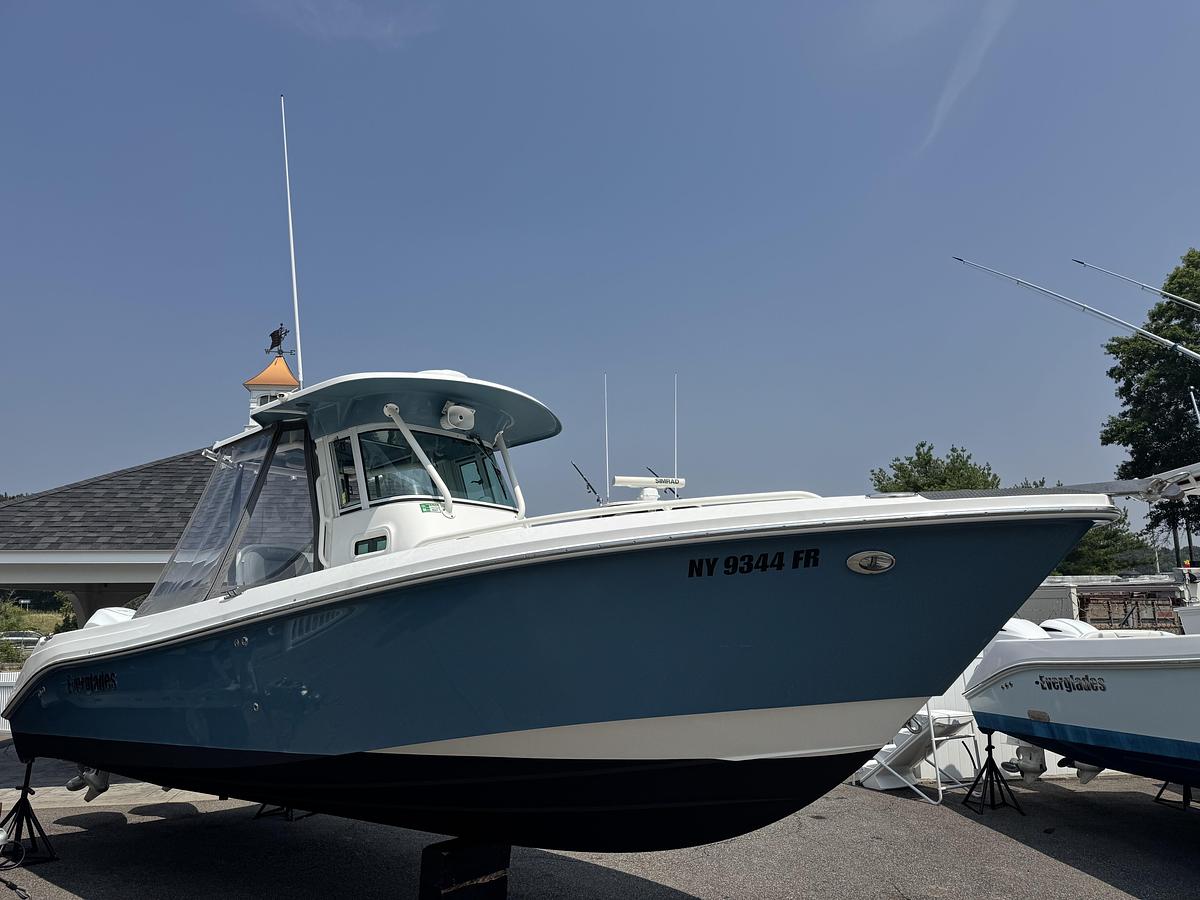 Used 2007 Everglades 260CC