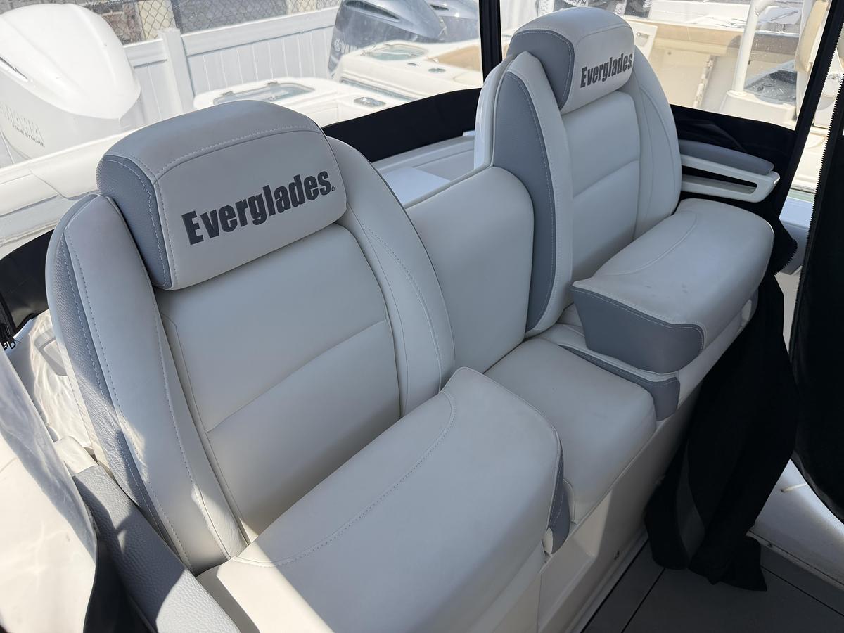 Used 2019 Everglades 295CC