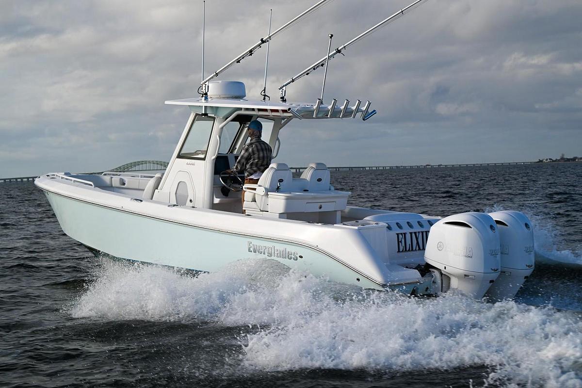 Used 2019 Everglades 295 Center Console
