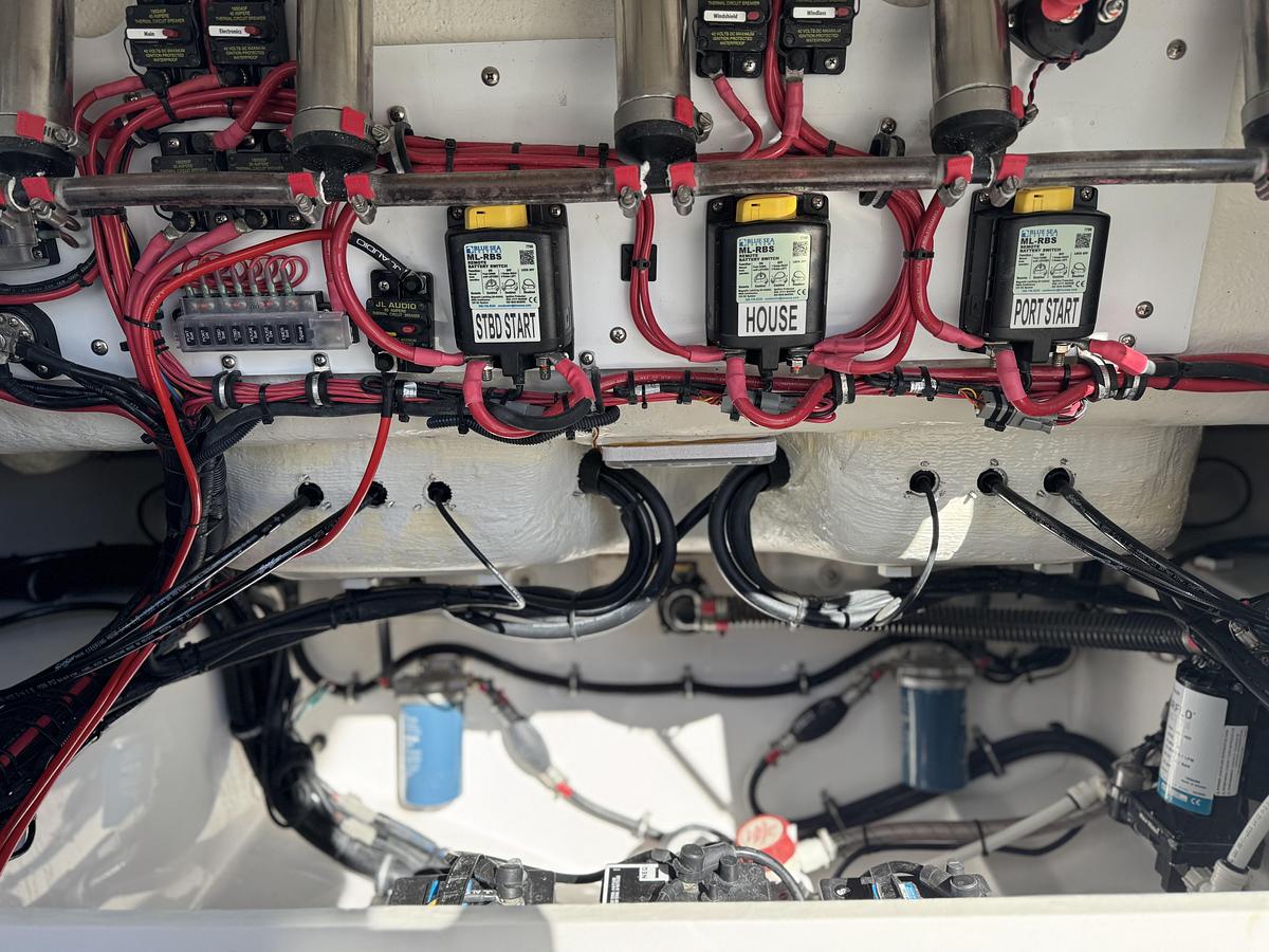 Used 2021 Everglades 295 Center Console