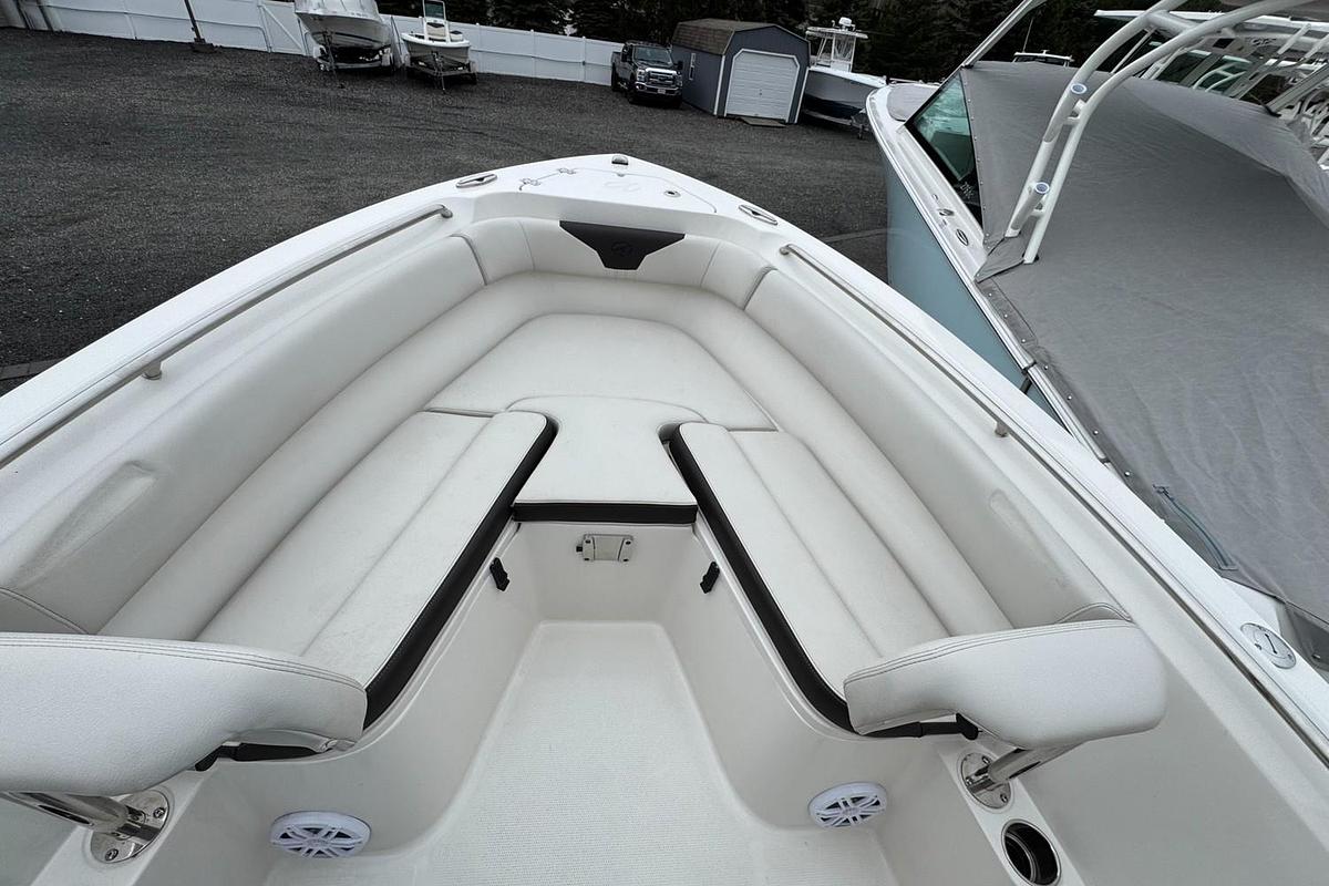 Used 2024 Sailfish 220 CC