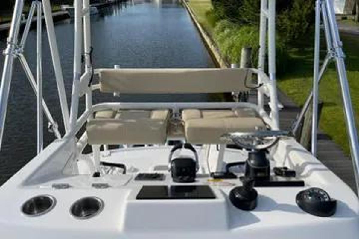 Used 2019 Everglades 435 Center Console