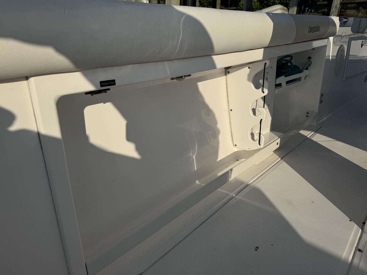 Used 2016 Everglades 255cc