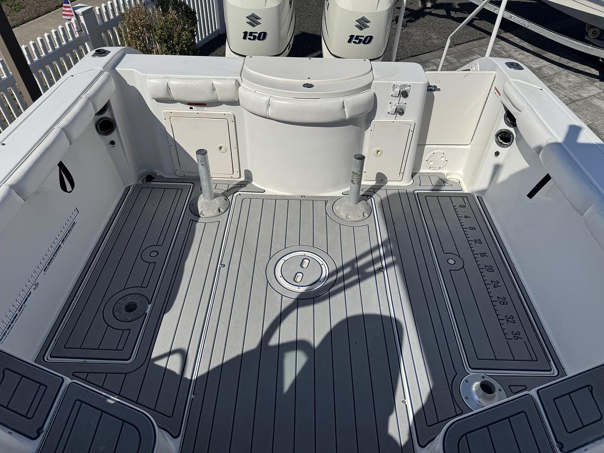 Used 2004 Seaswirl Striper 2601