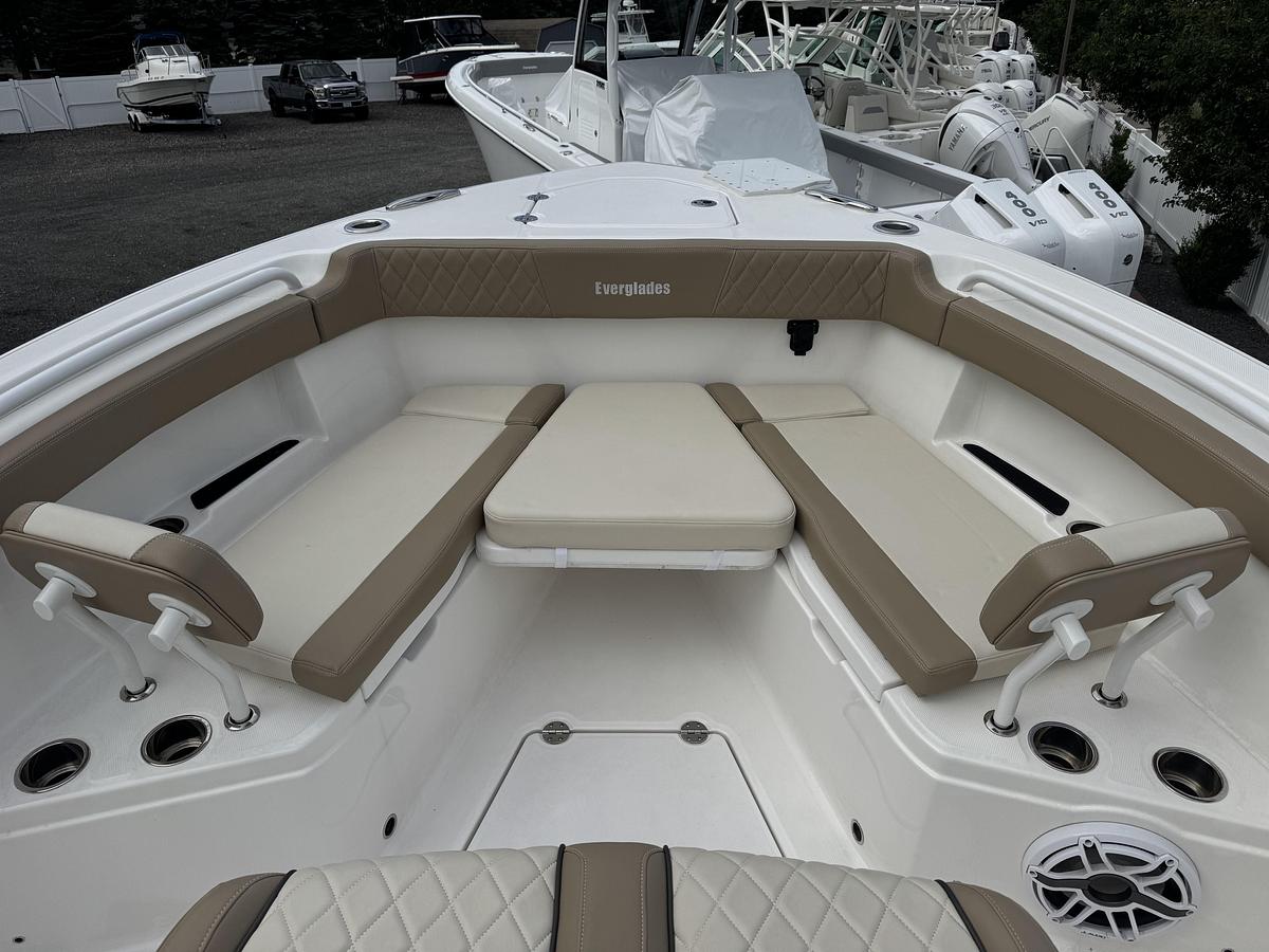 Used 2024 Everglades 315cc