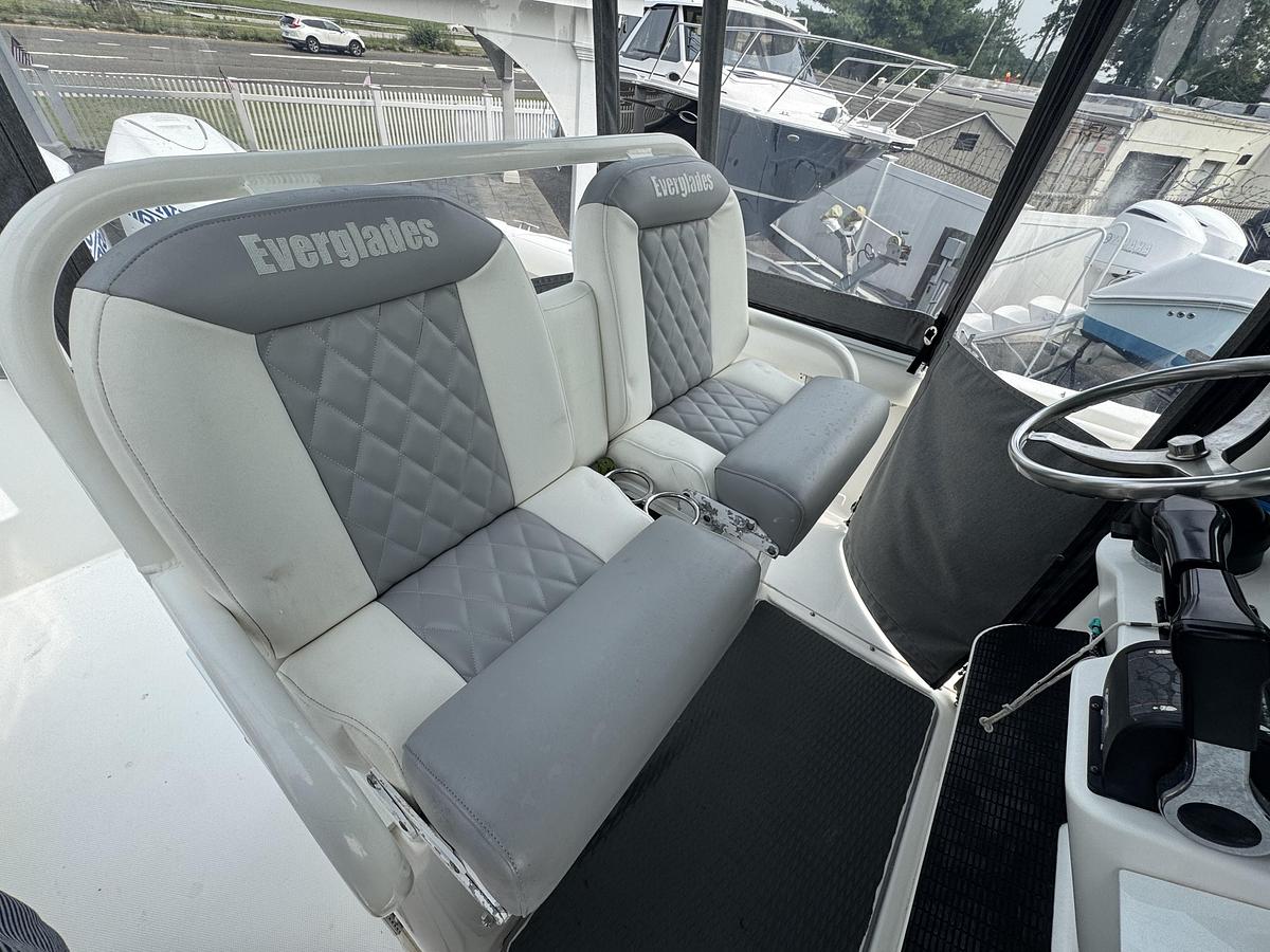 Used 2007 Everglades 260CC