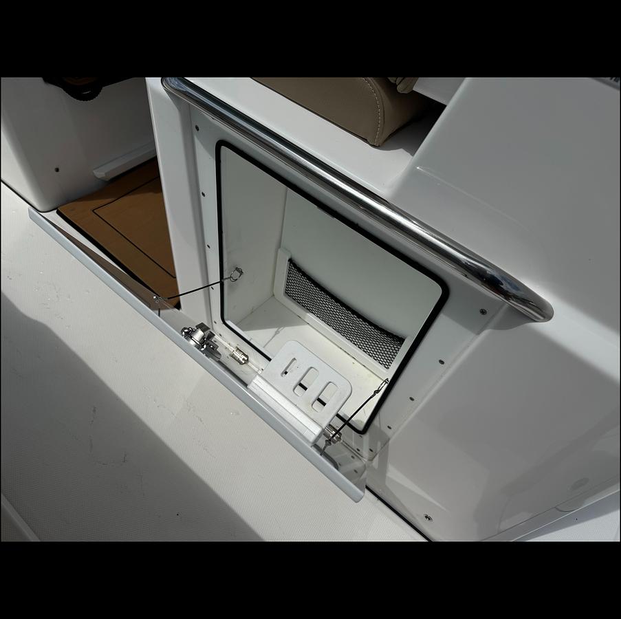 Used 2024 Everglades 315cc